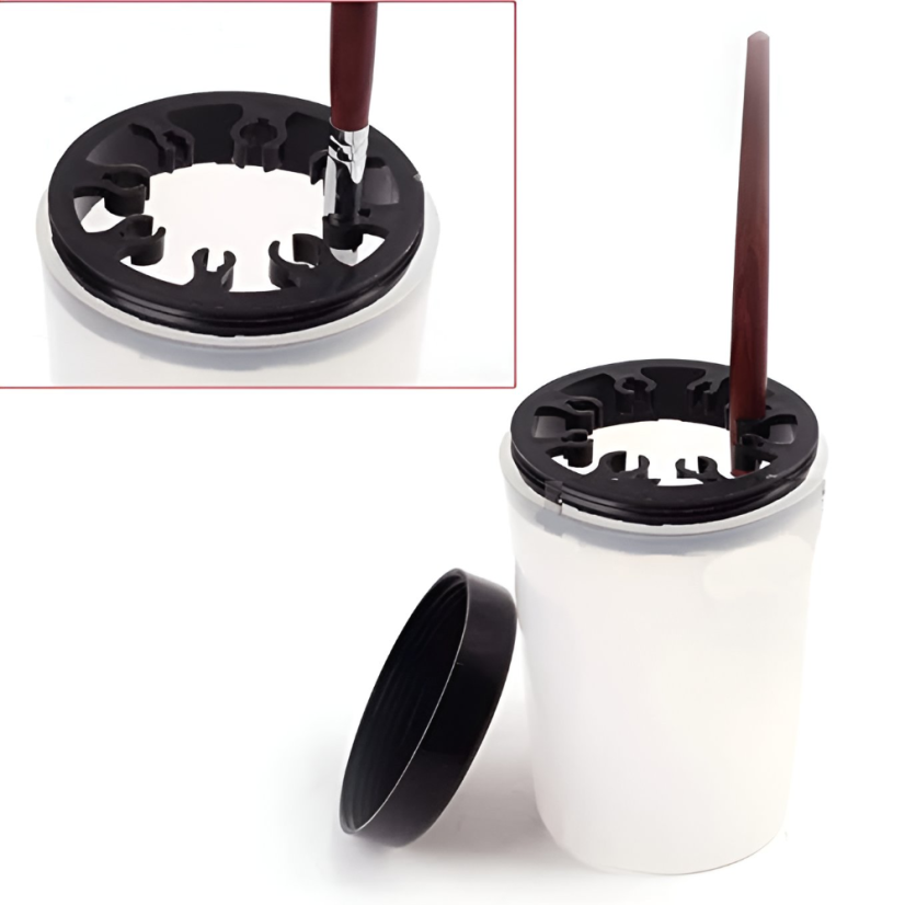 Plastový kelímek na štětce